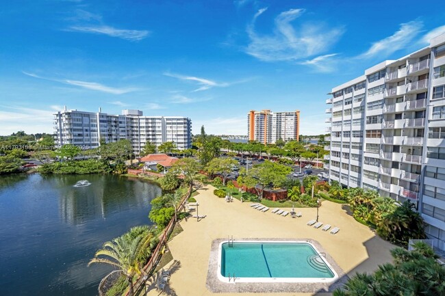 Building Photo - 1300 NE Miami Gardens Dr