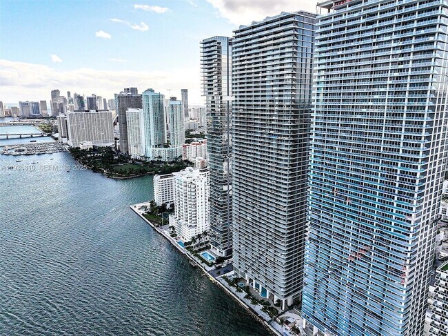 Building Photo - 700 NE 24th St