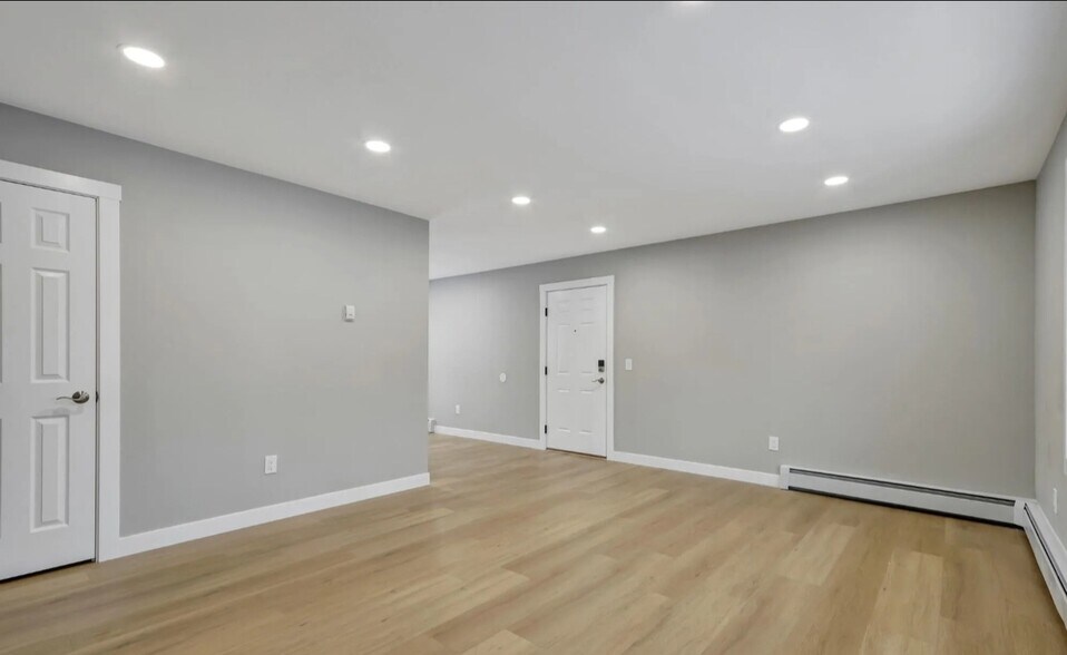 Building Photo - 818 E 10th Ave