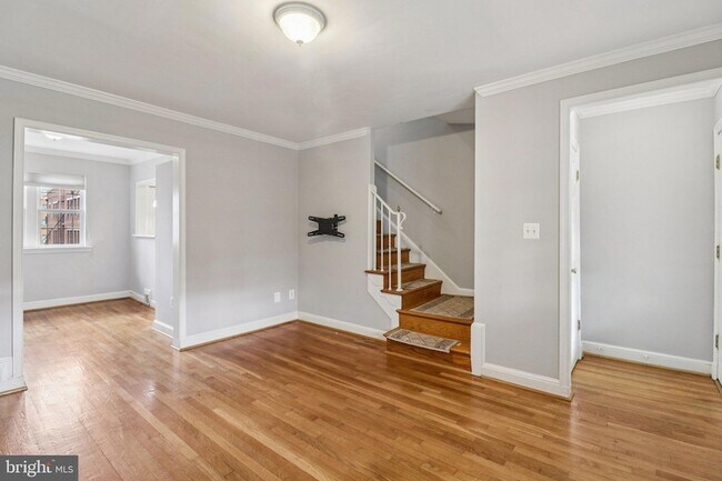 Building Photo - 250 Lynhaven Dr
