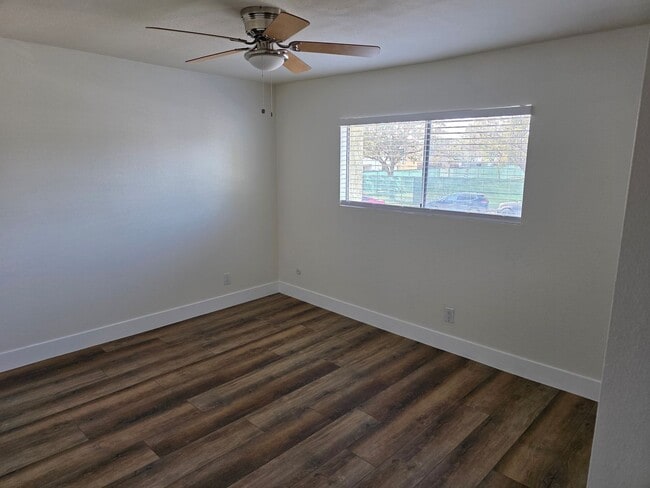 Building Photo - Special!! Newly renovated with new applian...