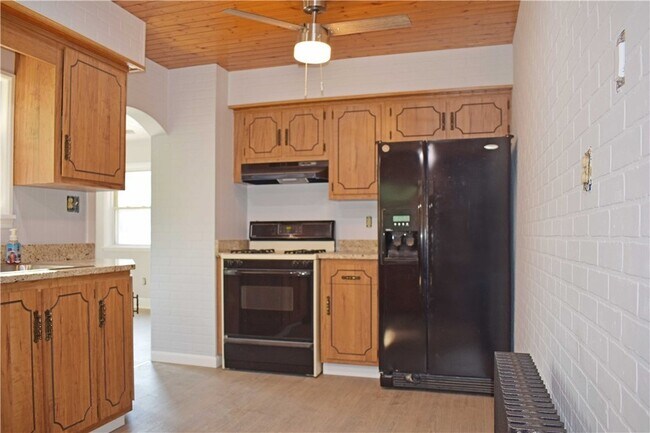 Building Photo - 905 Burchfield Rd
