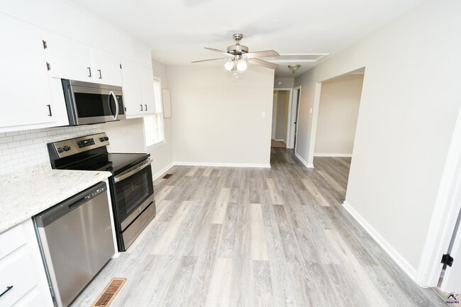 Building Photo - 461 SR 96