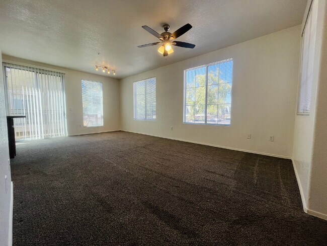 Building Photo - 18250 N Cave Creek Rd