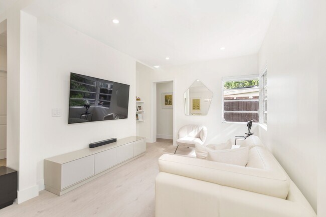 Building Photo - 439 28th St