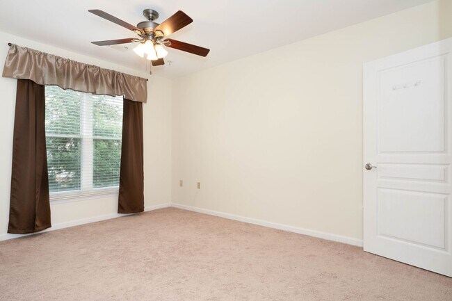 Building Photo - 1 BR 1 BA Condo in Reston