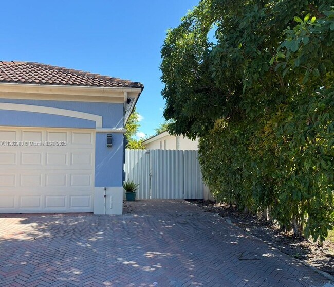 Primary Photo - 4405 SW 162nd Ct