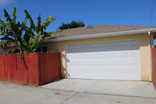 Building Photo - 2 Bedroom, 2 Bathroom, 2 Car Attached Home