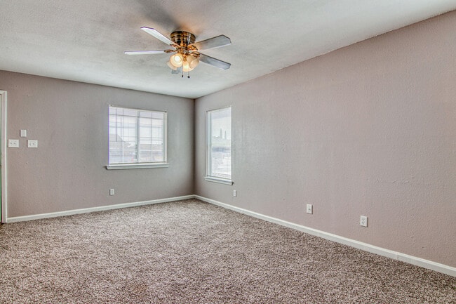 Building Photo - 2405 Tierra Humeda Dr