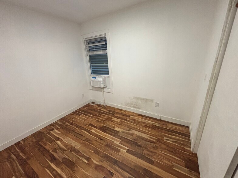 Building Photo - 774 State St