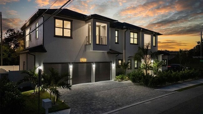 Building Photo - 3701 S Lynwood Ave