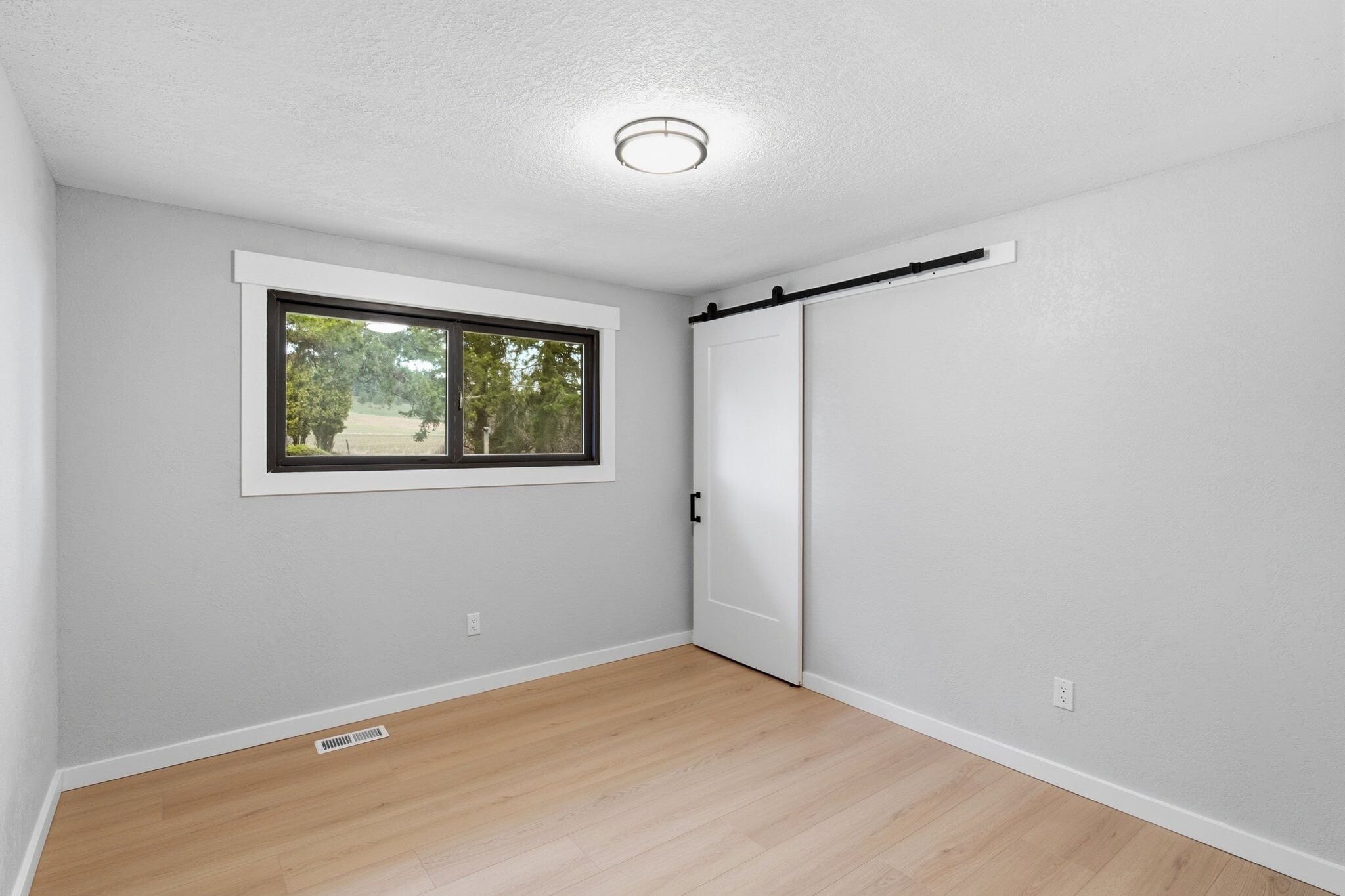 Building Photo - 5621 S Conklin Rd