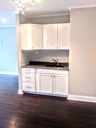 Building Photo - 10 Chamois Ct