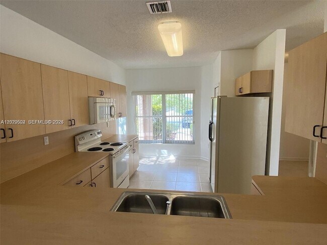 Building Photo - 7980 S Southwood Cir