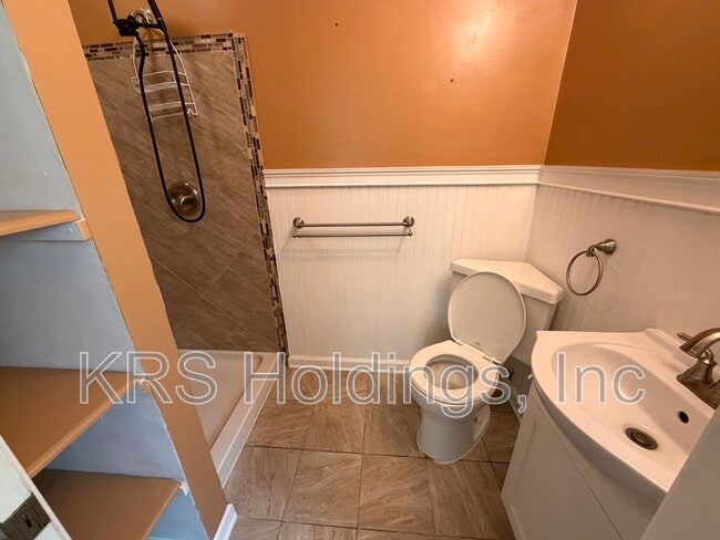 Building Photo - 28 Gillis Rd