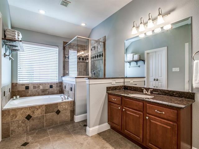 Building Photo - 6008 La Vista Dr
