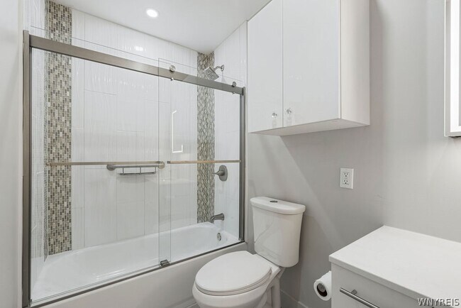 Building Photo - 855 Madison Ave