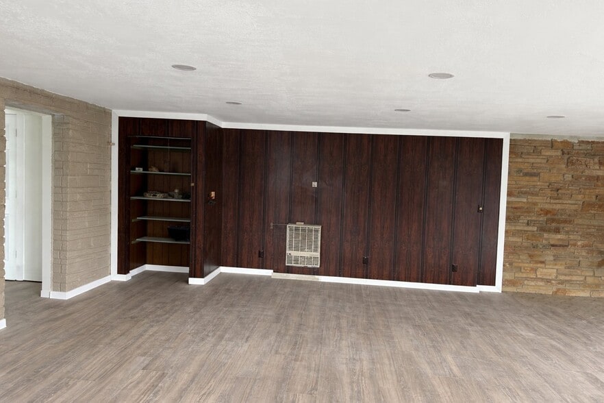 Building Photo - 716 W Bell Ave