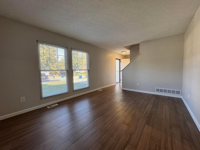 Building Photo - 361 St Thomas Dr