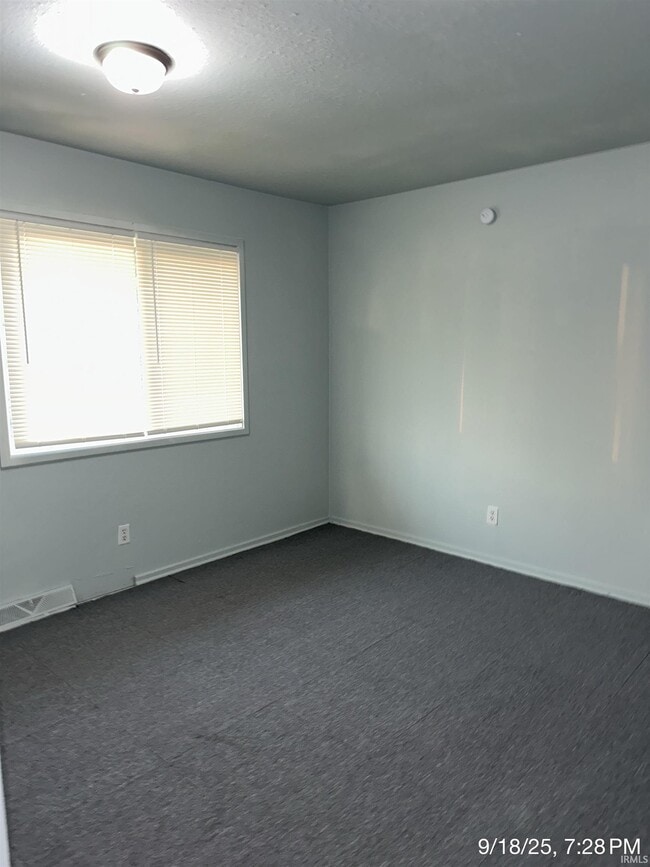 Building Photo - 39031 Edwards Ct