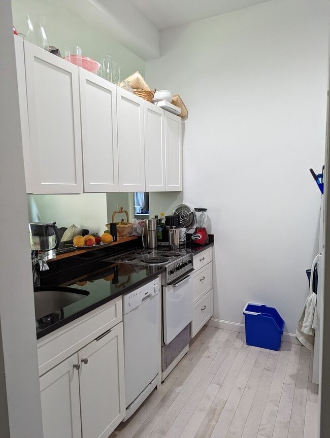 Building Photo - Mid Cambridge 1 bedroom with garage parking for 9/1