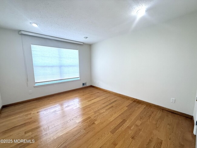 Building Photo - 28 Warbler Rd