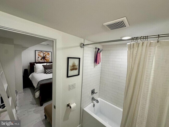 Building Photo - 2008 S College Ave