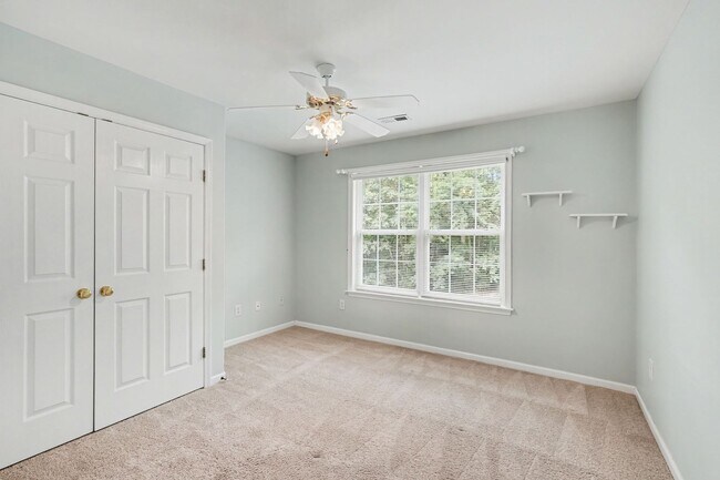 Building Photo - 24 Crestwood Ln