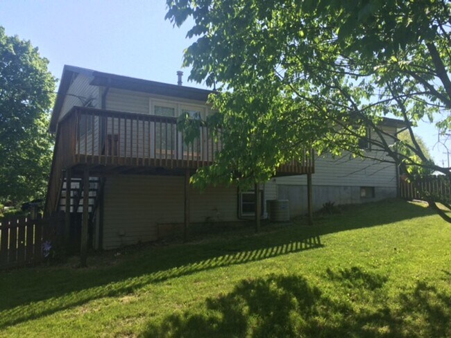 Building Photo - 3 Bed 2 Bath Home