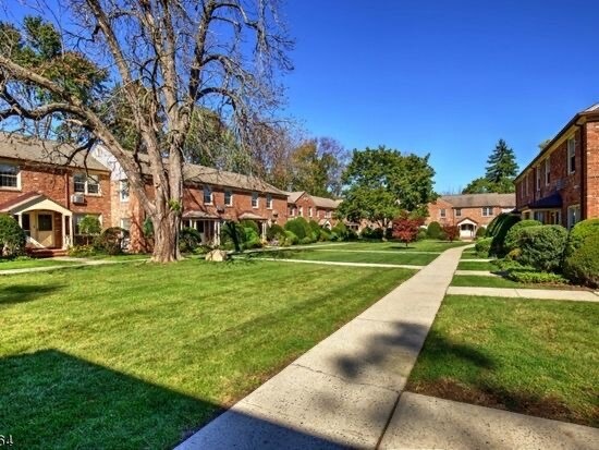 Center Courtyard - 380 Main St