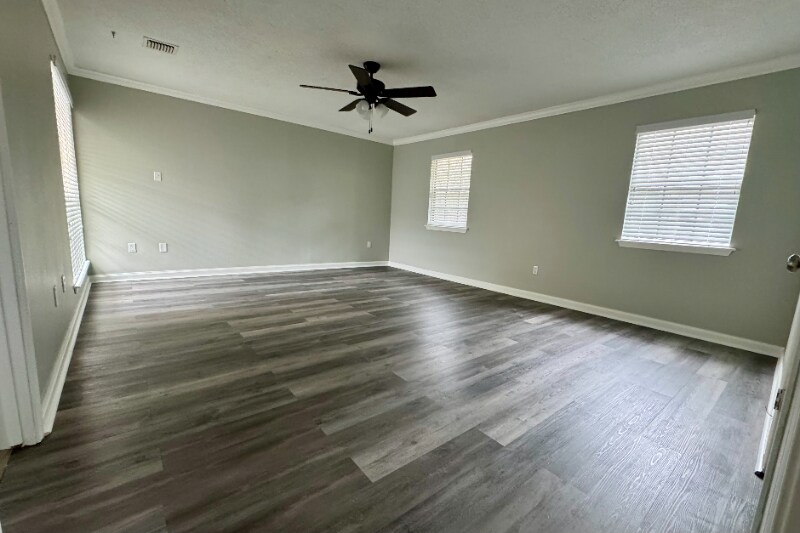 Building Photo - 305 Halcott Dr