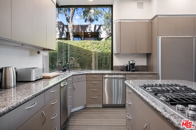 Building Photo - 6 Rocky Ln