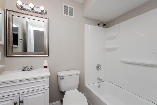 Building Photo - 5116 N Woodcrest Dr