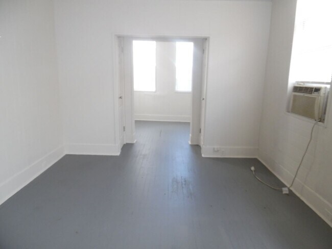 Building Photo - 1426-1430 URANIA/FELICITY