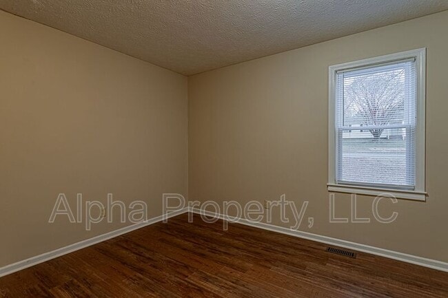 Building Photo - 5 Rawood Dr