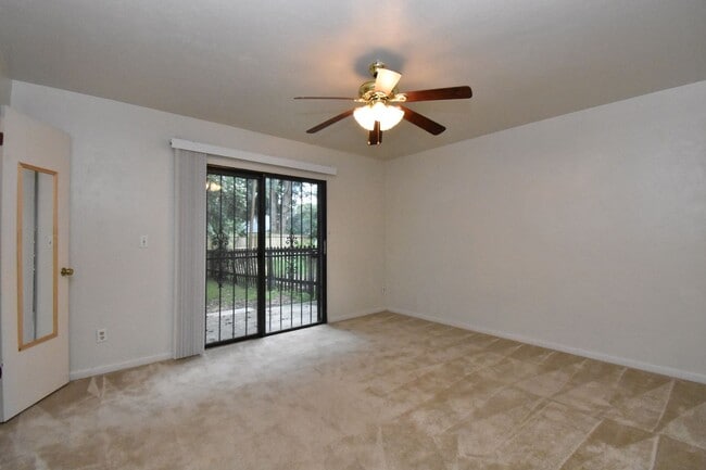 Building Photo - 2/2 Townhome in SW Gainesville - Available NOW!
