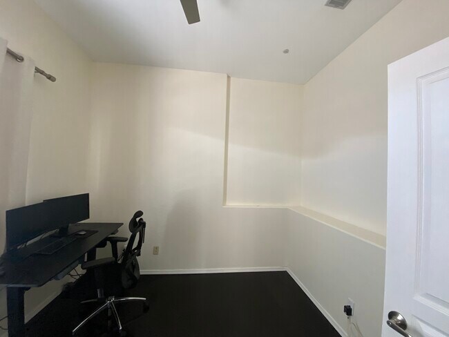Building Photo - 8180 E Shea Blvd