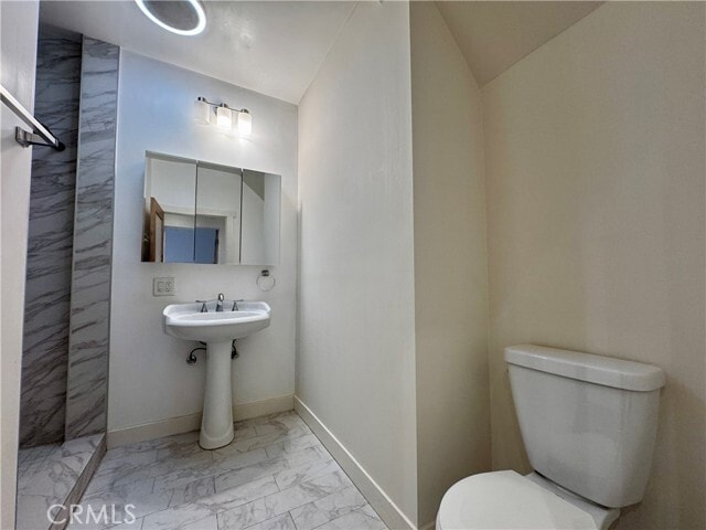 Building Photo - 1216 N Kenmore Ave