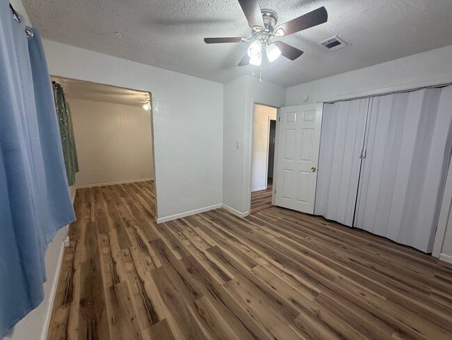 Building Photo - 809 Spruce Ave