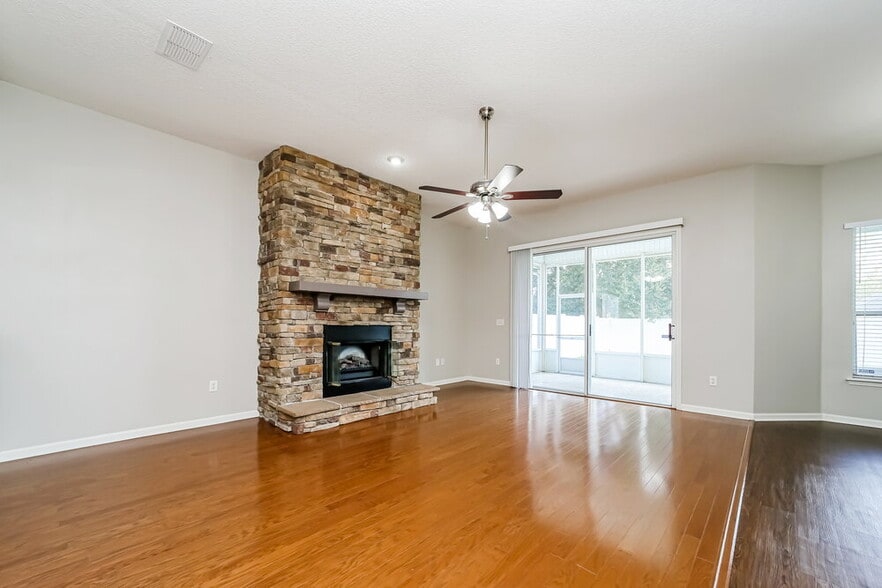 Building Photo - 3708 Southbank Cir