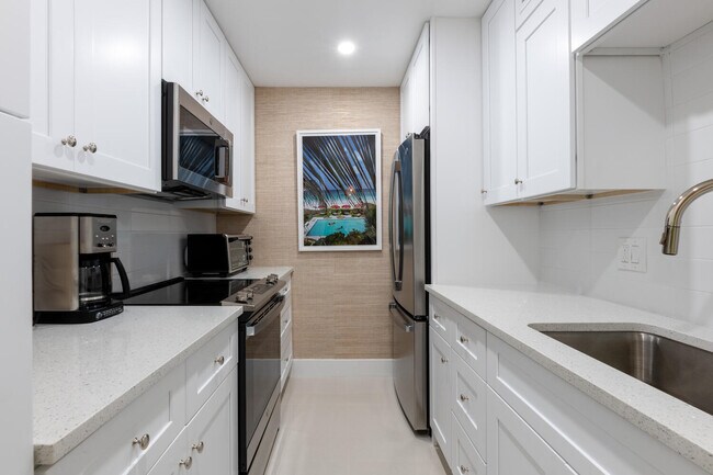 Building Photo - 170 N Ocean Blvd