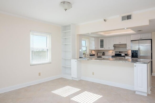 Building Photo - 160 Columbia Dr