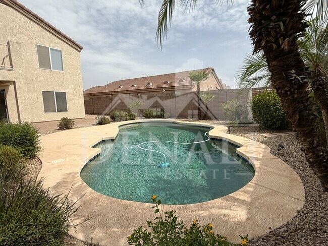 Building Photo - 805 S Esmeralda