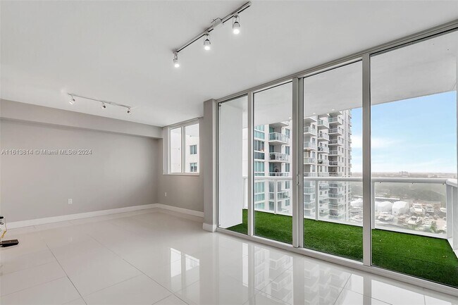 Building Photo - 1871 NW S River Dr