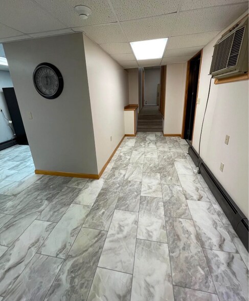 Building Photo - 307 N Main St