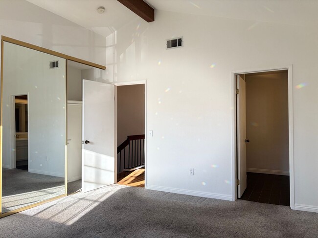 Building Photo - Spacious 3 bedrooms 3 full baths home in C...