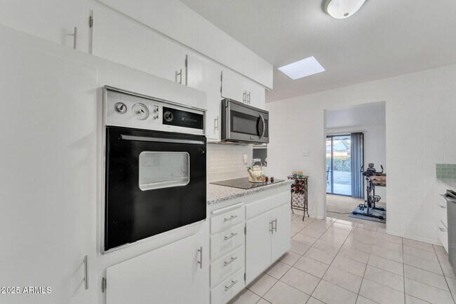 Building Photo - 10314 W Sun City Blvd