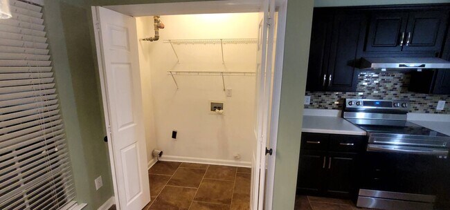 Building Photo - 730 3rd St NE