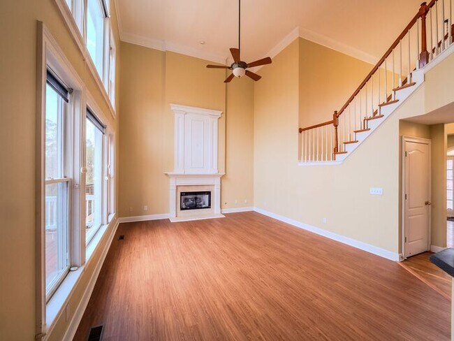 Building Photo - 12872 Waterside Dr