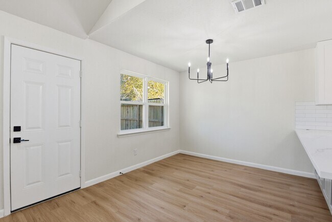 Building Photo - 7310 Sonnet Glen Ln